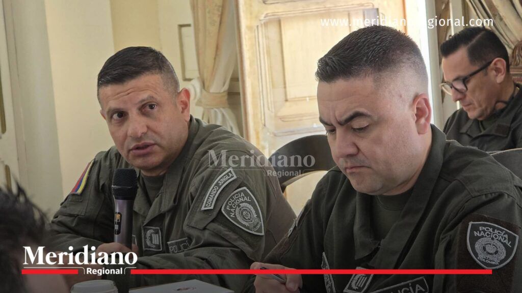 Mesa de Seguridad Cauca con participación de la Policía Nacional durante una reunión de articulación institucional para fortalecer la coordinación y la seguridad en la transición presidencial.