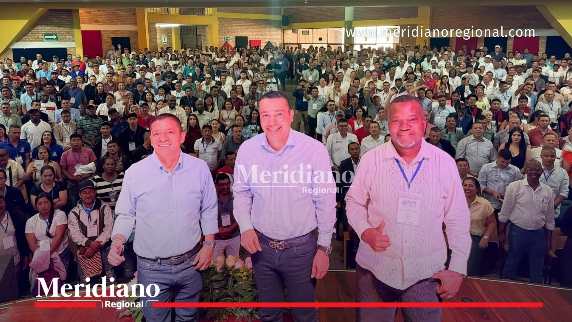 Jorge Alberto Macías Rosero, gerente de EMCASERVICIOS; el gobernador del Cauca, Jorge Octavio Guzmán, y un representante de las comunidades participan en la presentación del proyecto Agua para el Cauca, iniciativa que beneficiará a más de 100 mil habitantes mediante el fortalecimiento de acueductos rurales en 35 municipios.