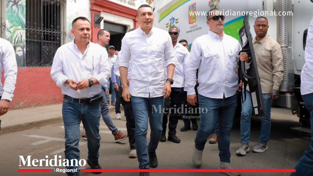 Vehículos compactadores para el Cauca durante la jornada liderada por el gobernador Jorge Octavio Guzmán en Santander de Quilichao.