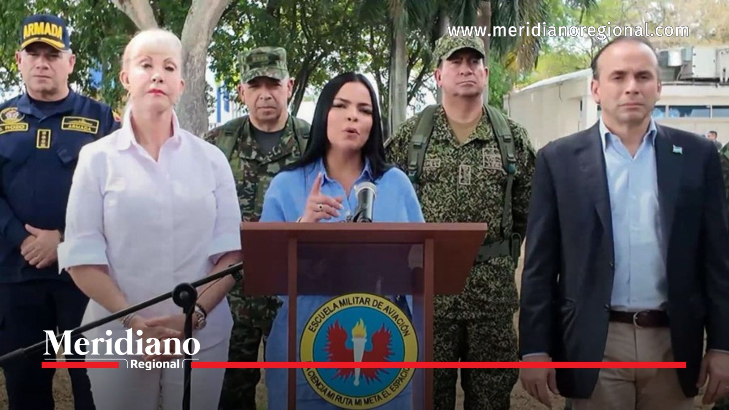 La ministra (e) de Defensa, Angélica Verbel, ofrece declaraciones durante un consejo de seguridad sobre el despliegue de 11.000 uniformados para la posesión presidencial en Cali.