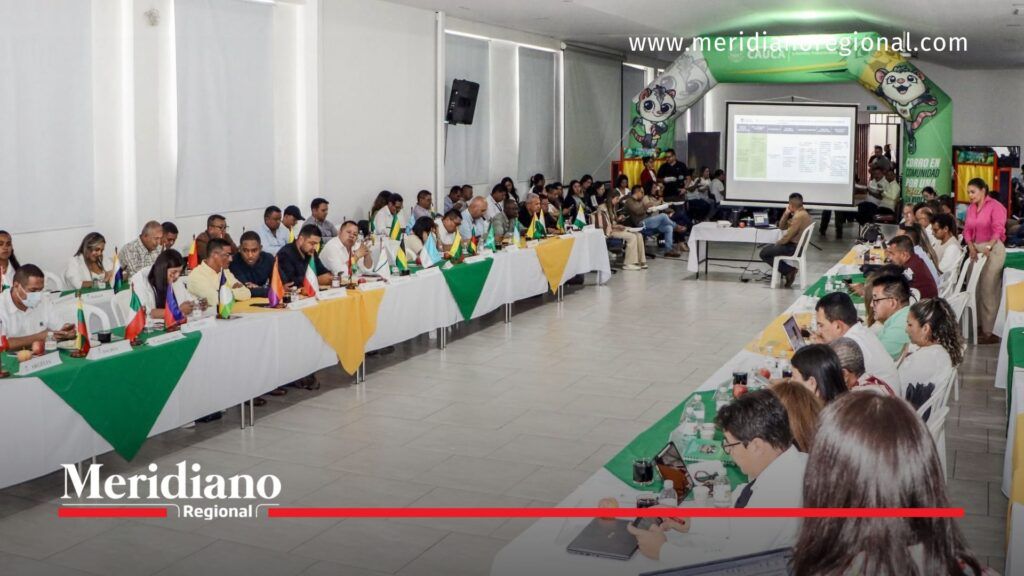 Panorámica de la primera sesión del CODPOS 2026 con representantes de las secretarías e instituciones de la Gobernación del Cauca reunidos en una mesa de trabajo para coordinar acciones de política social.