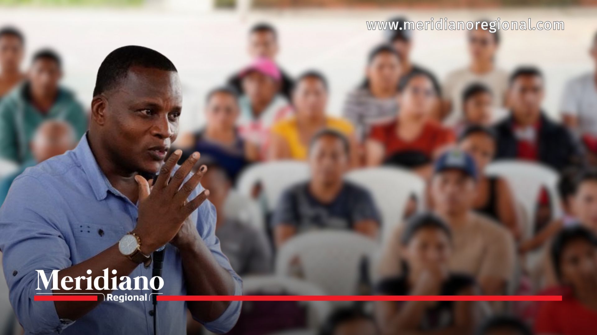 El secretario técnico de la jornada dialoga con docentes, estudiantes, padres de familia y líderes comunitarios durante la socialización de los avances en contratación docente, infraestructura y dotación escolar en el municipio de Caldono.