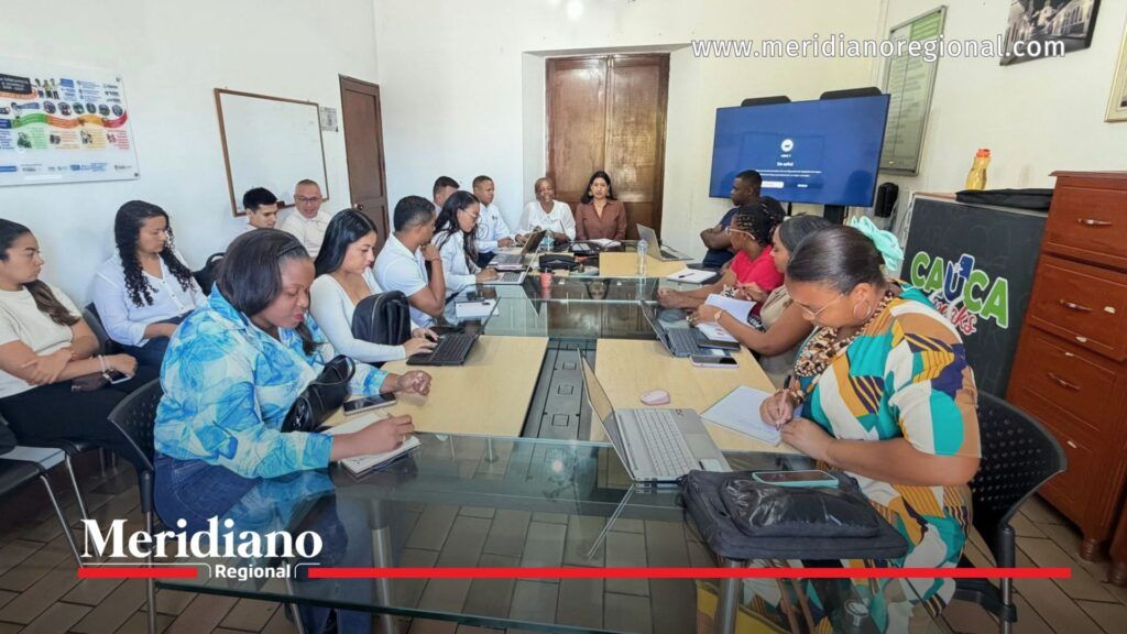 Representantes de los Consejos Comunitarios Afro participan en una reunión de capacitación sobre los componentes técnicos, jurídicos, administrativos y financieros del Programa de Alimentación Escolar (PAE) en Cauca.