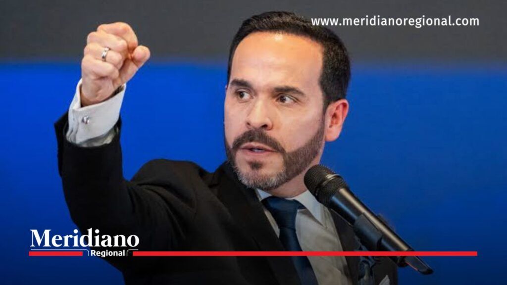 Portada de la noticia sobre el aval de la Cámara para trasladar la posesión presidencial a Cali, con Abelardo de la Espriella y la Arena USC como elementos principales. - Meridiano Regional Abelardo de la Espriella durante una intervención pública, en una imagen relacionada con el aval de la Cámara para trasladar la posesión presidencial a Cali.