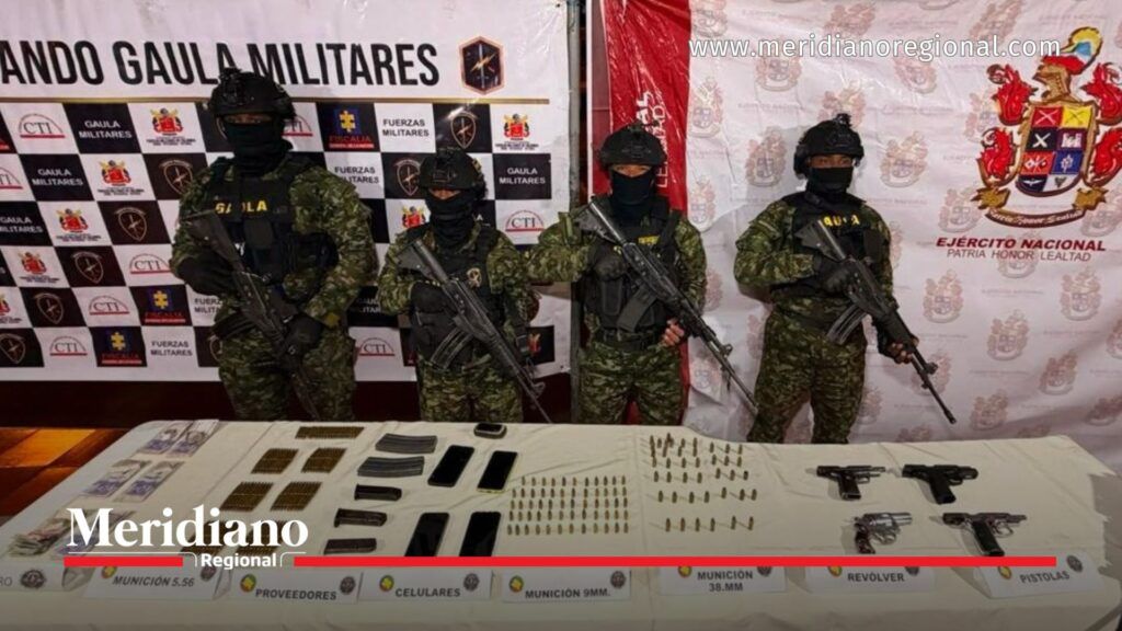 Material incautado tras operación militar contra Comuneros del Sur en Nariño. - Meridiano Regional Militares presentan armas, municiones, proveedores, celulares y otros elementos incautados durante la operación militar contra Comuneros del Sur en Nariño.