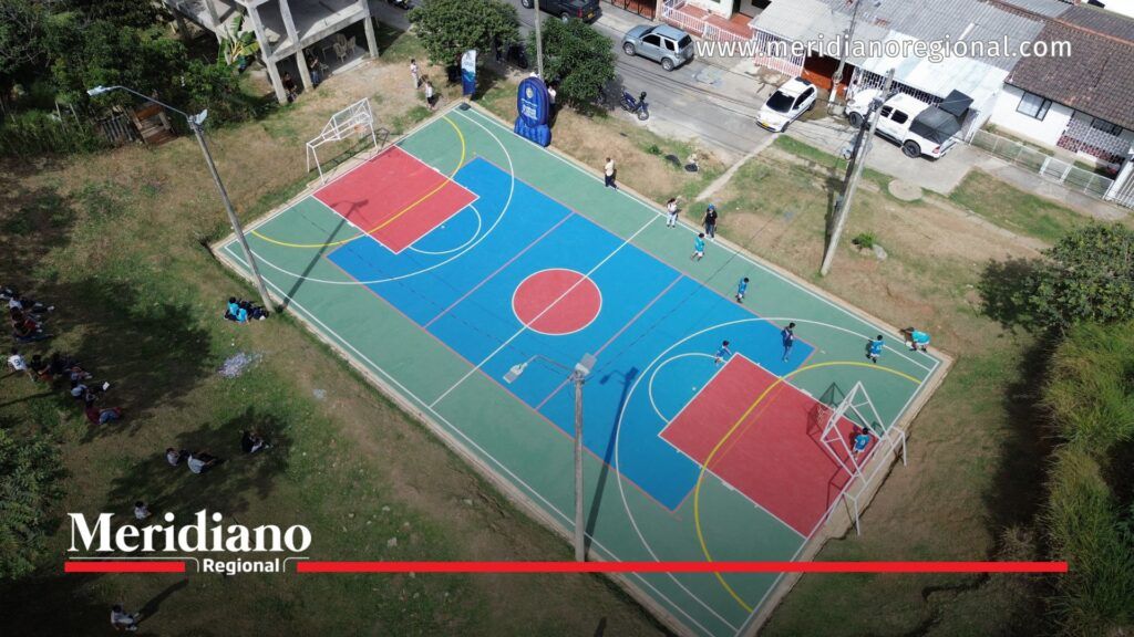Vista aérea de la cancha de Retiro Bajo entregada por el Alcalde de Popayán mediante el Presupuesto Participativo, un nuevo escenario deportivo para la comunidad.