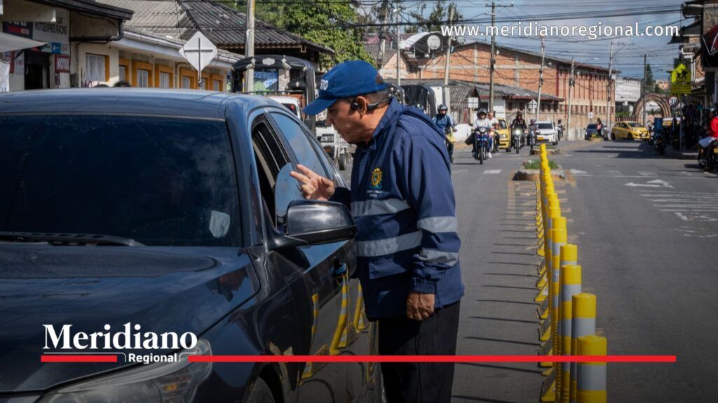 Secretaría de Tránsito fortalece la movilidad en Popayán - Meridiano Regional Funcionario de la Secretaría de Tránsito y Transporte de Popayán realiza un control vehicular en la ciudad como parte de las acciones para fortalecer la movilidad y el Transporte Público de Popayán.