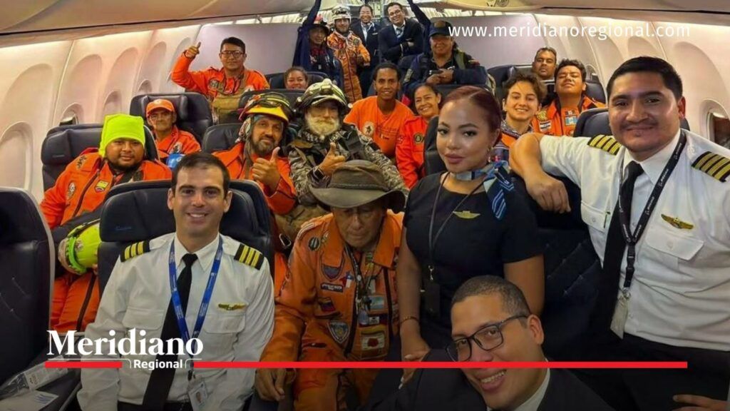 Topos Azteca a bordo de un avión durante su viaje desde Venezuela hacia Colombia.