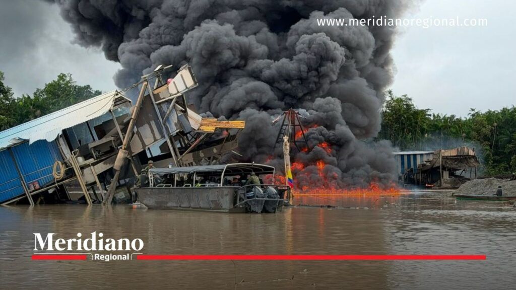 Maquinaria intervenida durante operativo contra la minería ilegal en Chocó.