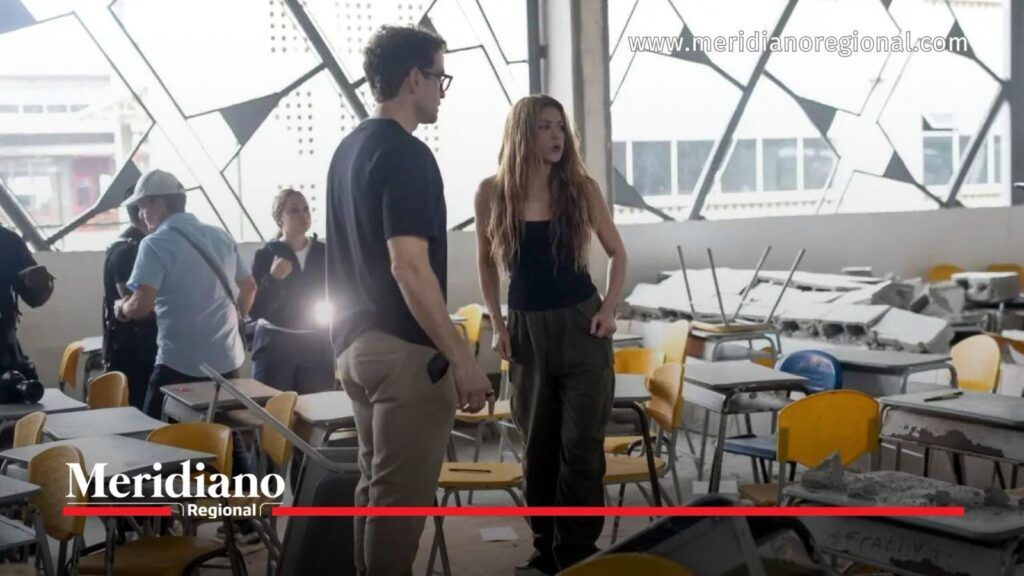 Shakira recorre aula afectada por el terremoto durante visita a una escuela en Chocó.