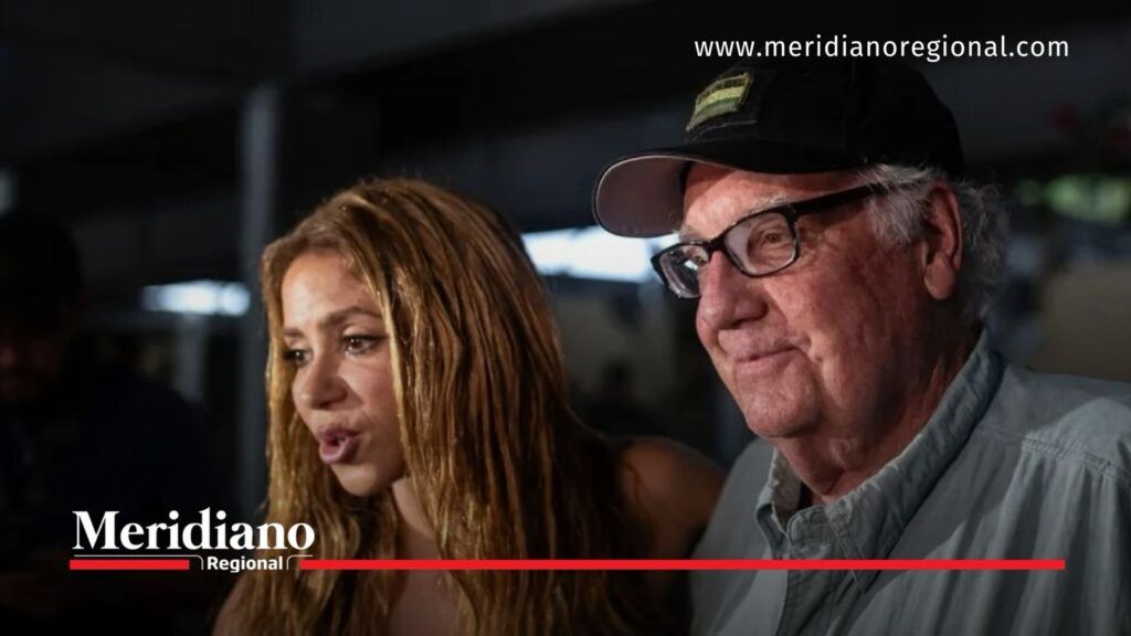 Shakira y Howard Buffett durante visita a Quibdó por reconstrucción de escuelas en Chocó.