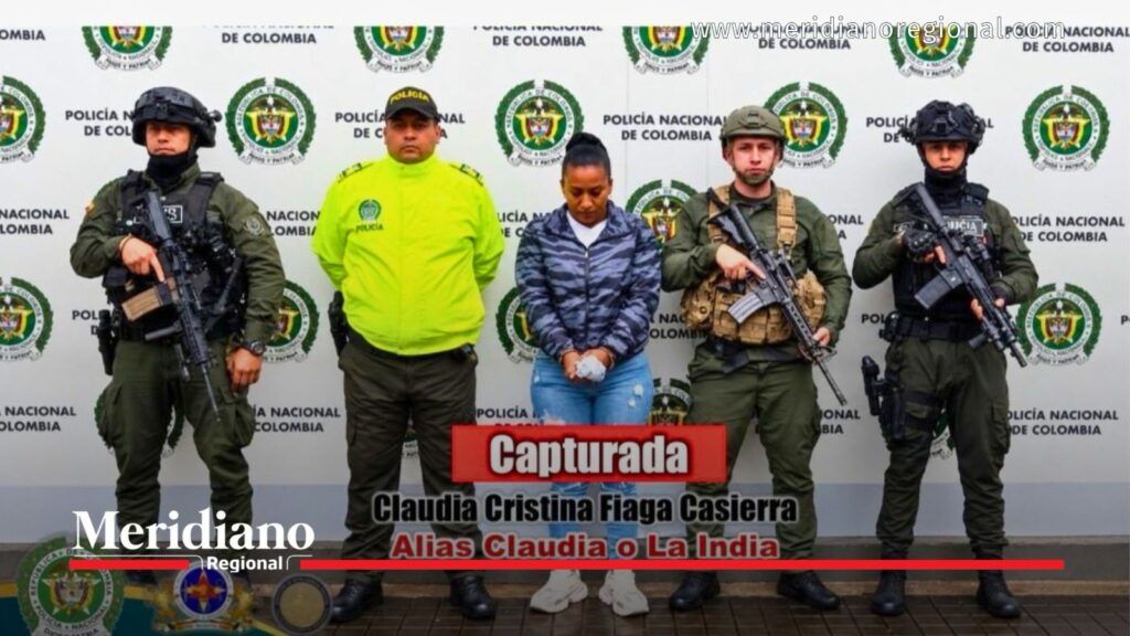 Captura de alias Claudia, señalada por vínculos con Iván Mordisco - Meridiano Regional Alias Claudia custodiada por la Policía tras su captura en Santander de Quilichao, Cauca.