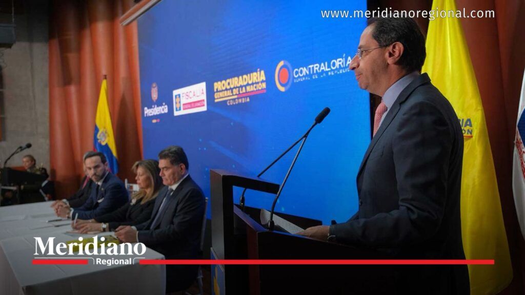 José Manuel Restrepo presenta ante las autoridades los 82 casos documentados en el Libro de la Verdad.