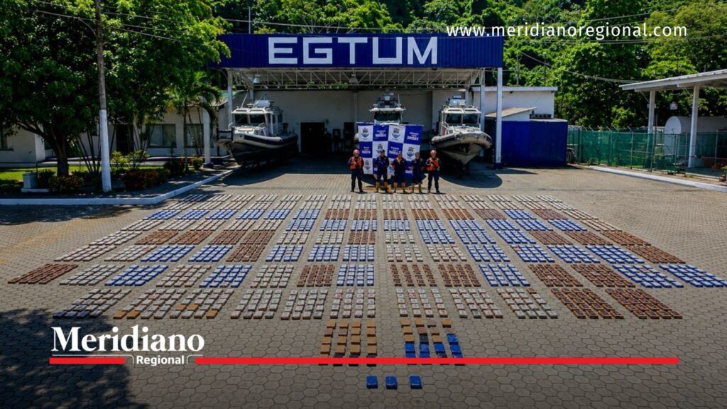 Cocaína en el Pacífico recuperada durante operativo de la Armada en Tumaco.