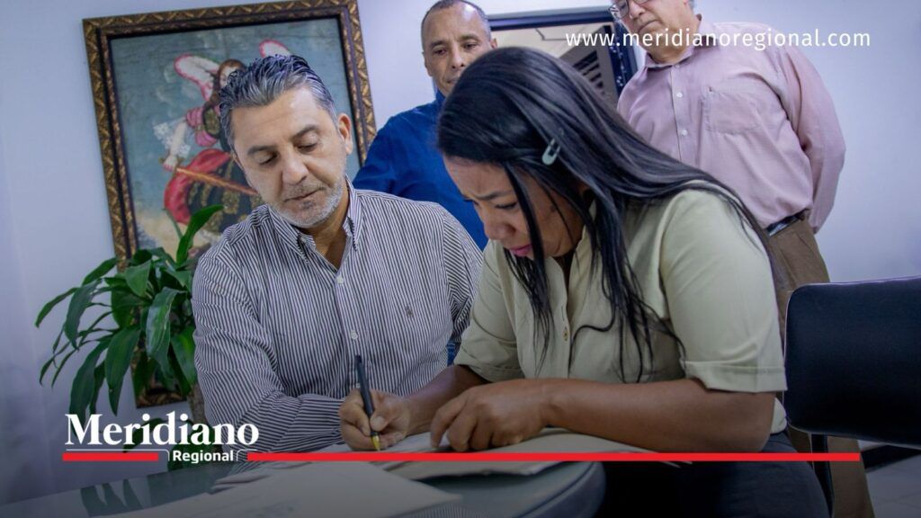 Kelly Fernanda Barona firma primera escritura de Portal de las Ferias en Popayán.