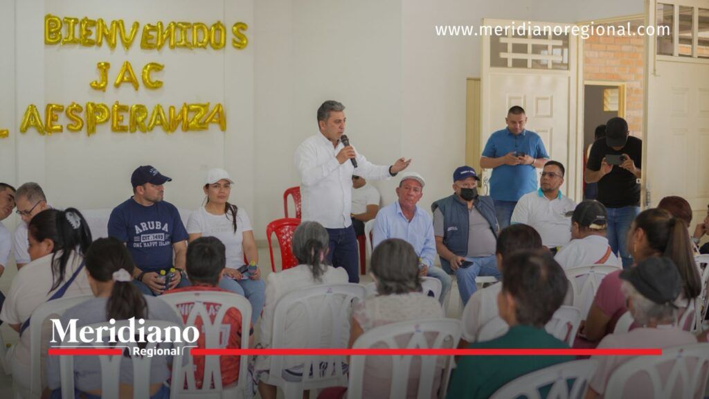 Comunidad de La Esperanza durante la entrega del salón recuperado mediante Presupuesto Participativo en Popayán.