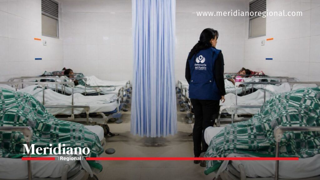 Defensoría del Pueblo verifica atención en salud - Meridiano Regional Funcionaria de la Defensoría del Pueblo durante seguimiento a la atención en salud.