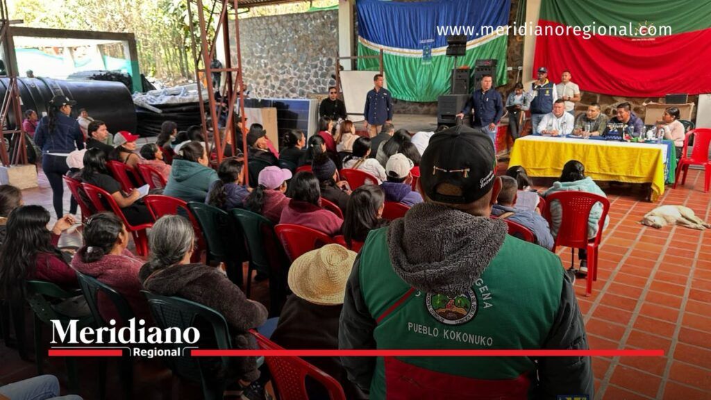 Comunidad y autoridades reunidas en Puracé durante jornada de atención por actividad del Volcán Puracé.