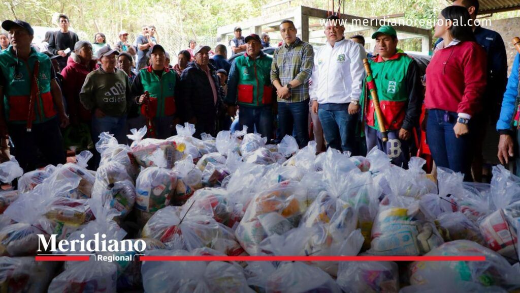 Entrega de ayudas humanitarias a comunidades de Puracé y Coconuco afectadas por ceniza del Volcán Puracé.