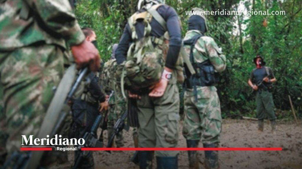Reclutamiento infantil por grupos armados en Colombia - Meridiano Regional Integrantes armados en zona rural de Colombia en el contexto de la denuncia de Human Rights Watch sobre reclutamiento infantil.