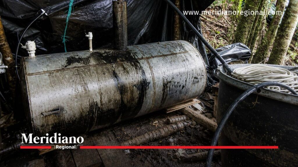 Tanque y mangueras relacionados con hurto de combustible.