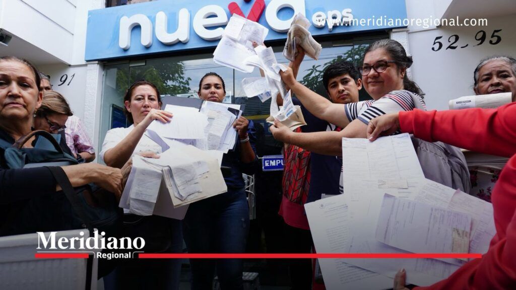 Usuarios presentan documentos ante Nueva EPS; la Defensoría del Pueblo reportó más de 2 millones de reclamos en salud en 2025.