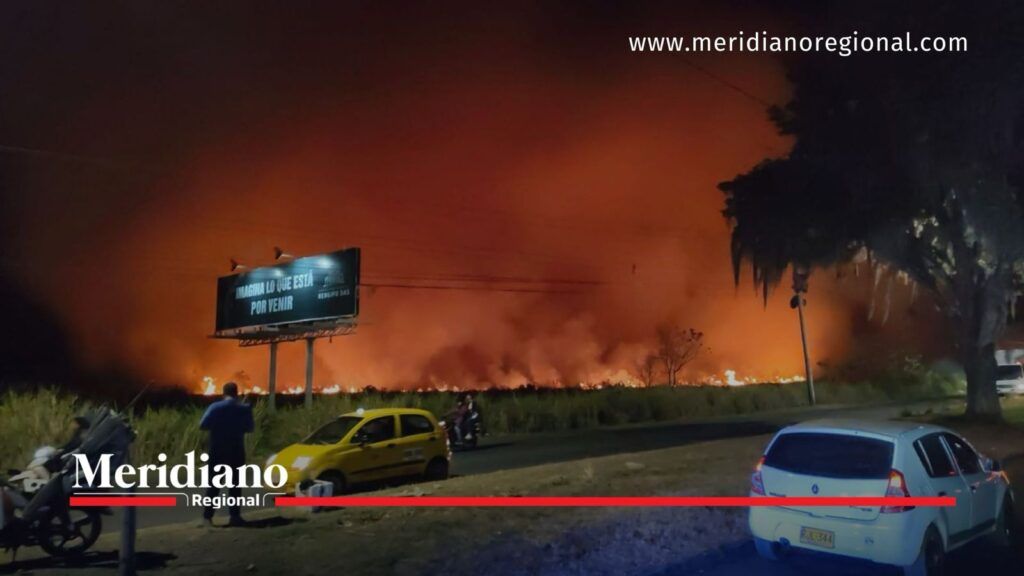Incendio en El Tablazo de Popayán durante la noche del sábado 22 de agosto.