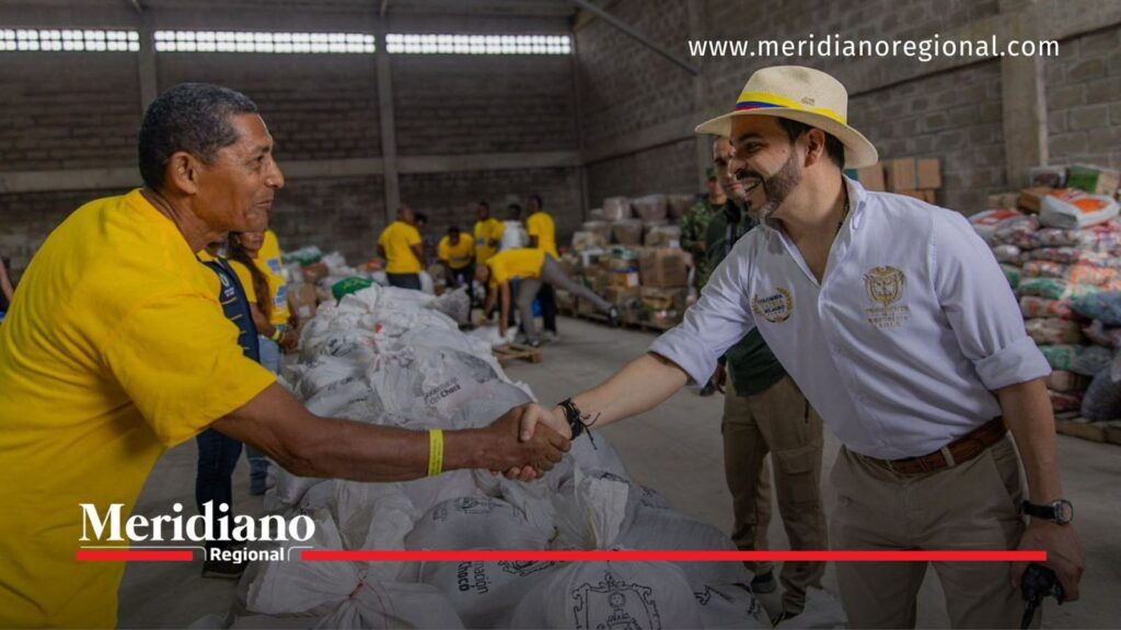 Entrega de ayudas durante jornada de reconstrucción - Meridiano Regional Abelardo durante recorrido por centro de ayudas para damnificados en Chocó.