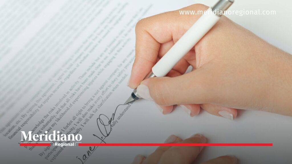 Firma de contrato de arrendamiento ante denuncias por arriendos inflados en Cali.