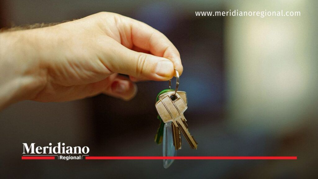 Llaves de vivienda ilustran denuncias por arriendos inflados en Cali.