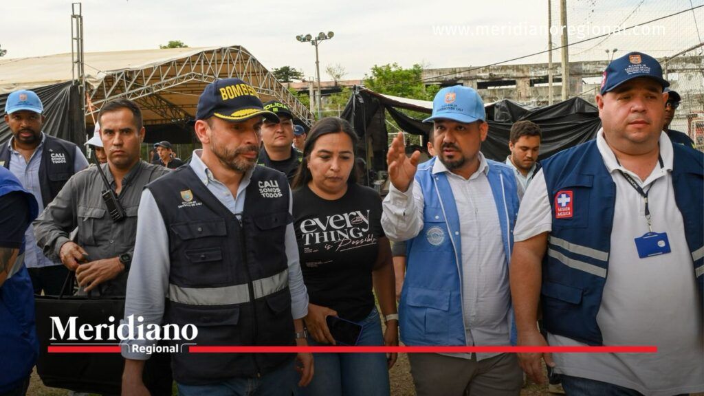 Atención institucional a familias afectadas por el terremoto - Meridiano Regional Funcionarios recorren punto de atención para familias damnificadas en Cali.