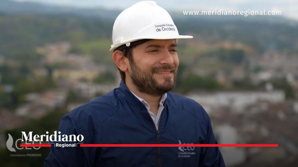 Trabajador de la Compañía Energética de Occidente en Cauca - Meridiano Regional Trabajador de la Compañía Energética de Occidente con casco institucional en Cauca.