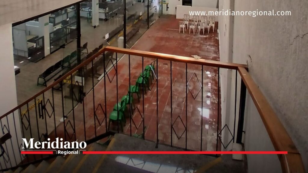 Daños en la sede principal de la Registraduría de Cali - Meridiano Regional Fisuras en la sede principal de la Registraduría de Cali tras el terremoto.