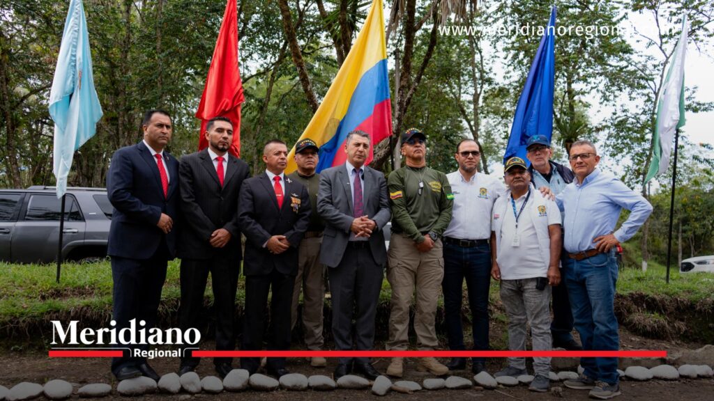 Veteranos de la Fuerza Pública y funcionarios de la Alcaldía de Popayán durante homenaje en el centro vacacional La Cabaña.