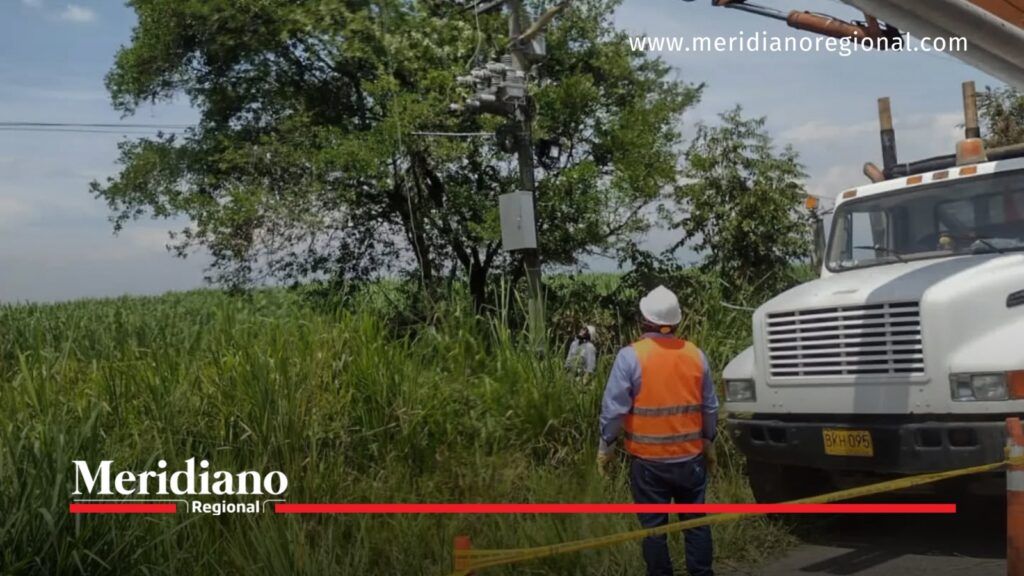 CEO adelanta trabajos para recuperar el servicio en El Tambo - Meridiano Regional Técnico trabaja en la red eléctrica durante el restablecimiento de energía en El Tambo, Cauca.