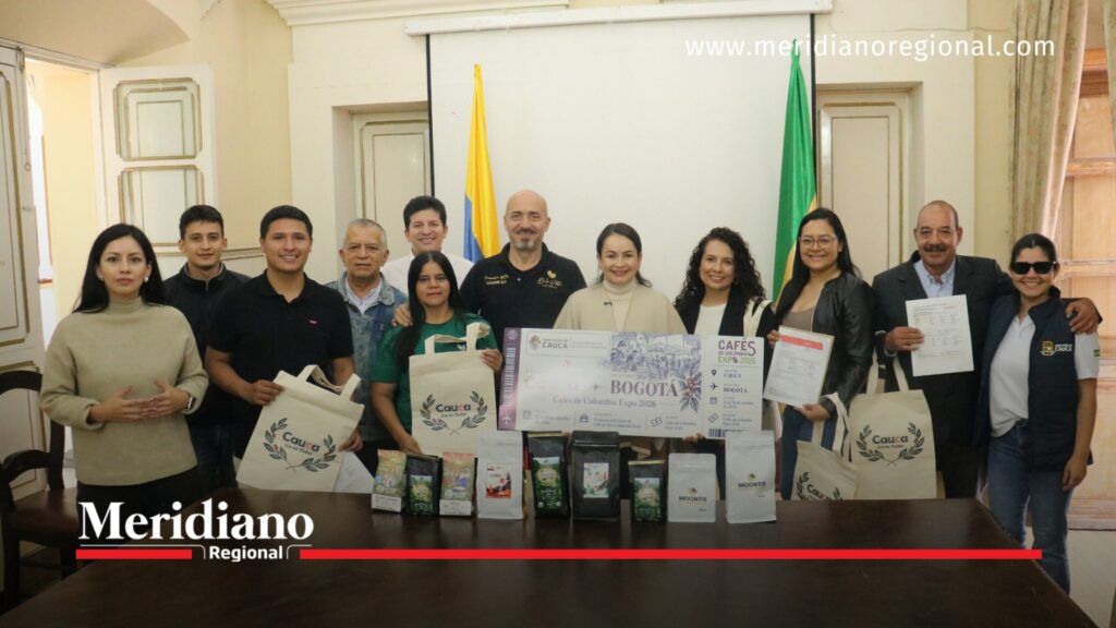 Representantes de siete empresas cafeteras del Cauca junto a productos de café y apoyo para participar en Cafés de Colombia Expo 2026.