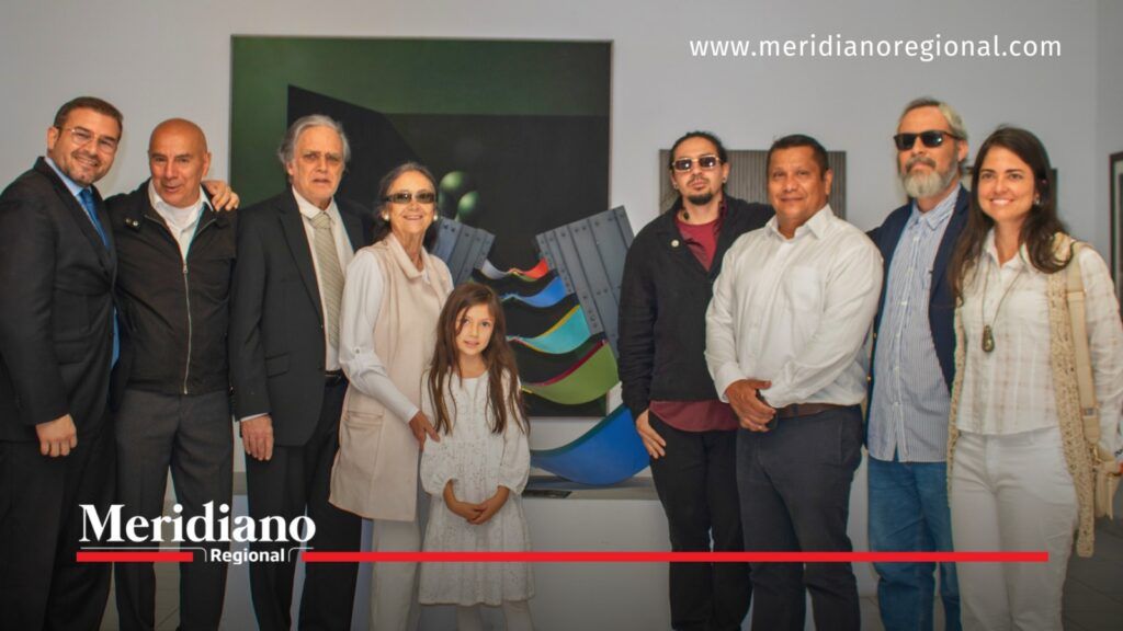 Familiares y asistentes en homenaje a Edgar Negret en Popayán - Meridiano Regional Familiares e invitados durante homenaje por la llegada de las cenizas de Edgar Negret a la Casa Museo Negret en Popayán.
