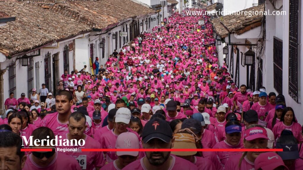 Caminata del Mes Rosa en Popayán por la prevención del cáncer - Meridiano Regional Multitud participa en una actividad del Mes Rosa en Popayán para promover la prevención y el cuidado frente al cáncer.