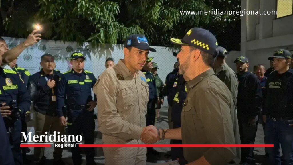 Abelardo De La Espriella acompañó despliegue policial - Meridiano Regional Abelardo De La Espriella junto a policías en operativo en Barranquilla.