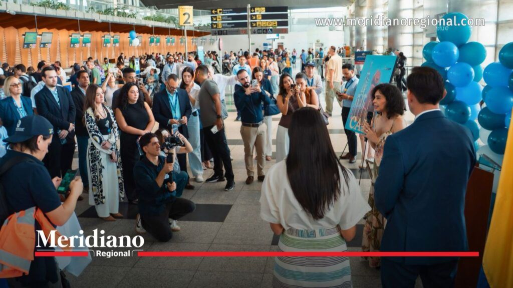 Representantes del sector turístico y aeronáutico participan en la inauguración de los vuelos de JetBlue entre Cali y Fort Lauderdale.