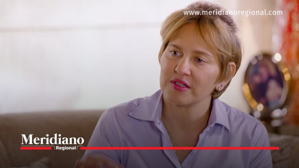 Verónica Alcocer respondió a señalamientos sobre dinero y drogas. - Meridiano Regional Verónica Alcocer con camisa lila durante entrevista con Noticias RCN sobre acusaciones relacionadas con Venezuela.