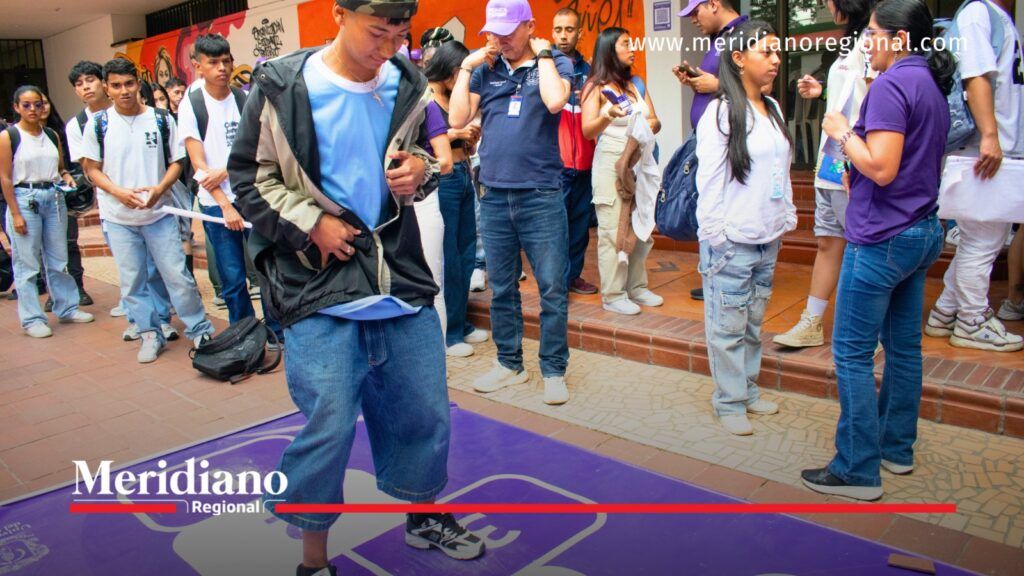 Estudiantes de la Universidad del Cauca participan en una actividad relacionada con el proceso de reacreditación institucional en Alta Calidad.