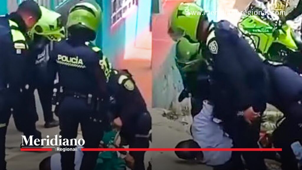 Uniformados de la Policía Nacional durante un procedimiento de detención relacionado con el caso Donovan Balanta en Soacha.