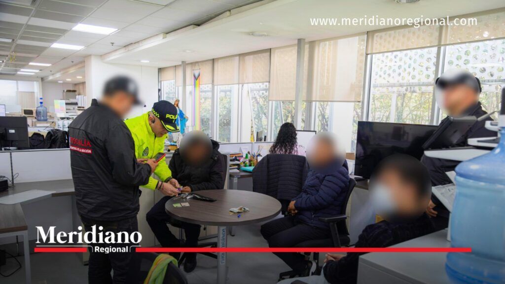 Funcionarios del CTI de la Fiscalía y la Policía Nacional durante diligencias por el caso Donovan Balanta Paz.