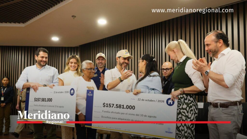 Entrega de bonos de vivienda a damnificados por el terremoto en Cali. - Meridiano Regional Autoridades nacionales y locales acompañan a familias damnificadas durante la entrega simbólica de bonos de vivienda en Cali, Valle del Cauca.