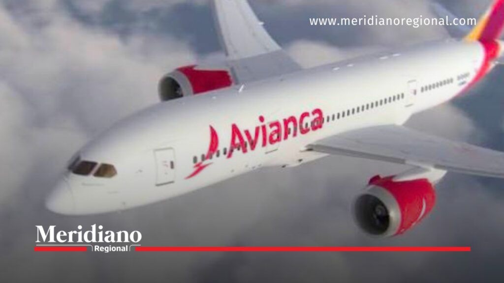 Avión de Avianca sobrevolando las nubes, imagen relacionada con el regreso de los vuelos directos entre Cali y Miami.