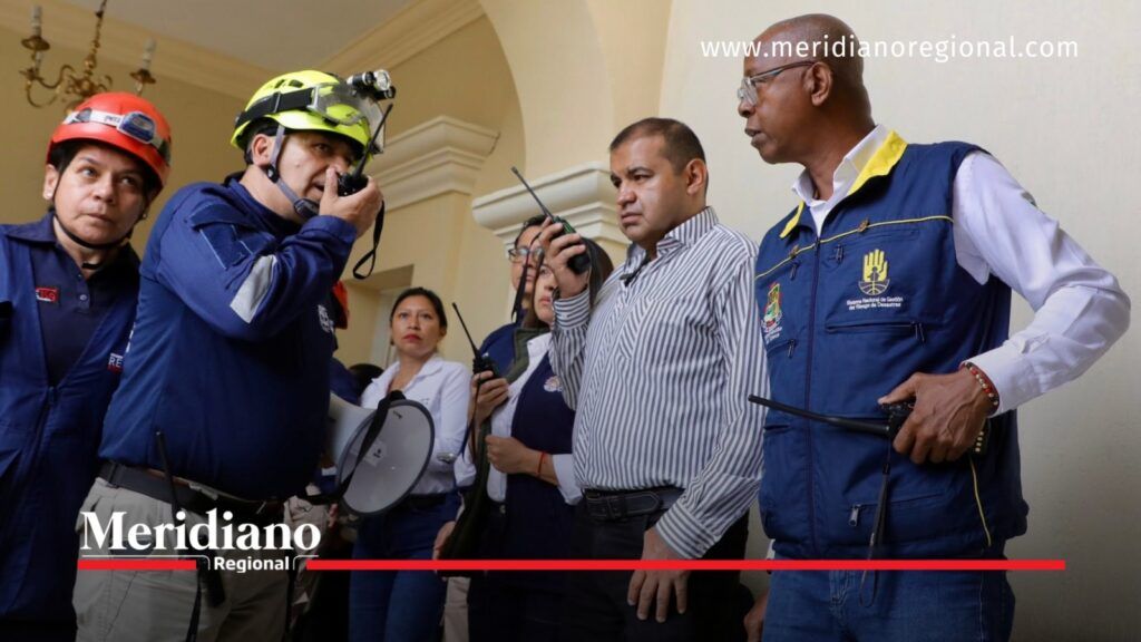 Autoridades del Cauca y organismos de socorro coordinaron acciones de emergencia. - Meridiano Regional Wiesner Cortés Mina, secretario de Gobierno del Cauca y personal de socorro reunidos con radios de comunicación durante el simulacro.