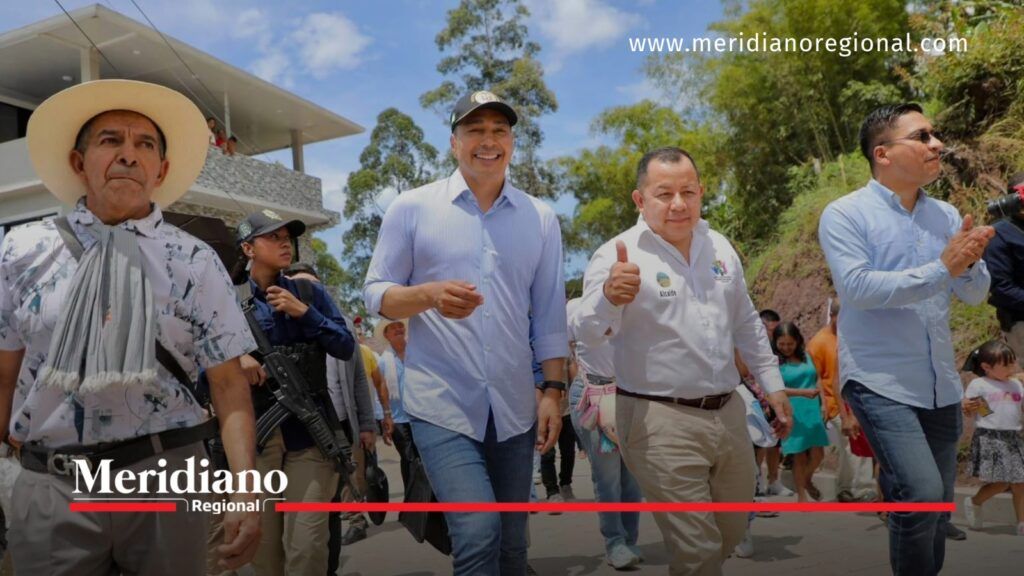 Gobernador Octavio Guzmán y alcalde Robert Cruz recorrieron Florencia. - Meridiano Regional Gobernador Octavio Guzmán, con camisa azul, y alcalde Robert Cruz, con camisa blanca, durante recorrido por una vía de Florencia, Cauca.