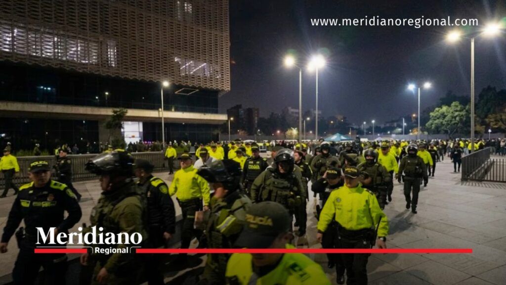Operación Kratos en Bogotá: numerosos policías y unidades especializadas se movilizan durante el operativo nocturno.