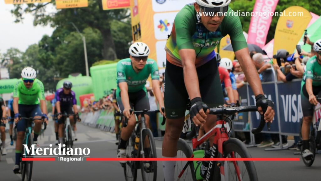 Ciclistas recorren una vía durante un evento deportivo, imagen relacionada con el Giro de Rigo 2026 en Cali.